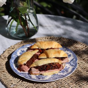 Tapado Roast Beef Tomate Deshidratado Pan Croissant