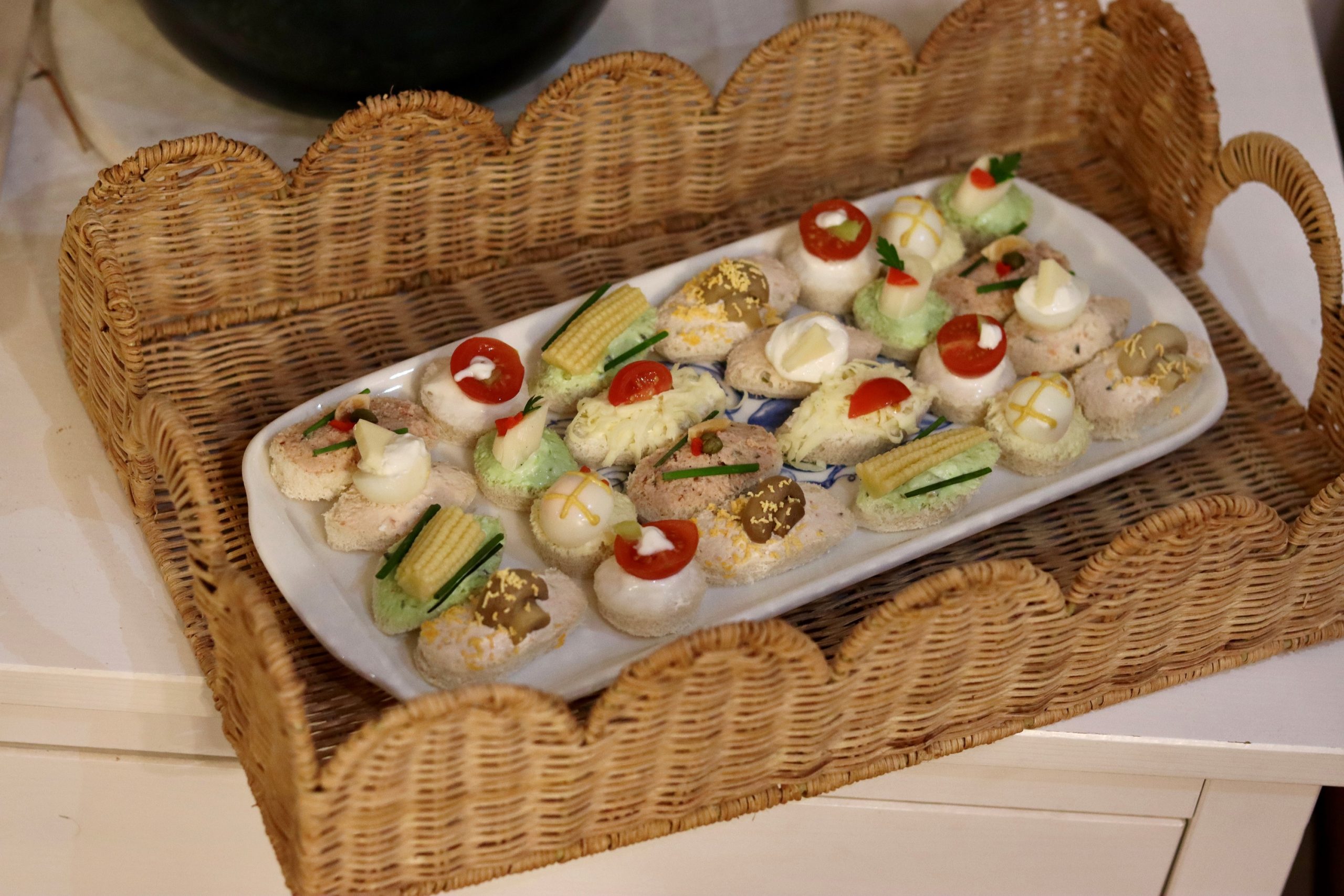 Canape-Finos-scaled-1