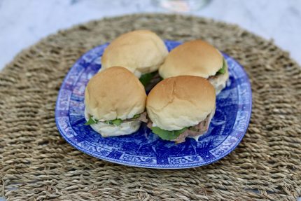 Tapado Roast Beef Rúcula Ciboulette Pan Redondo - 25 Unidades