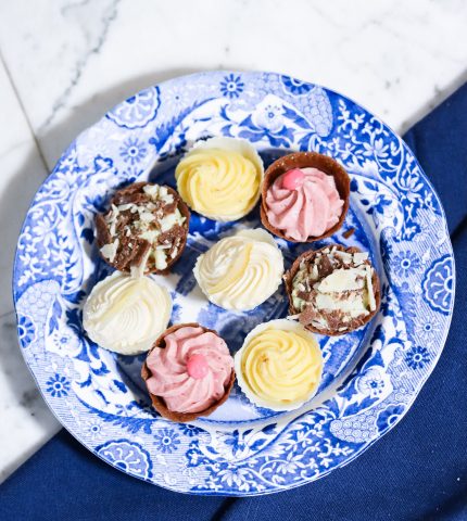 Tacitas de chocolate con relleno
