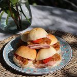 Tapado Roast Beef Cebolla Caramelizada Pimenton Pan Redondo