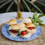 Churrasquito Tomate Albahaca Pan Redondo