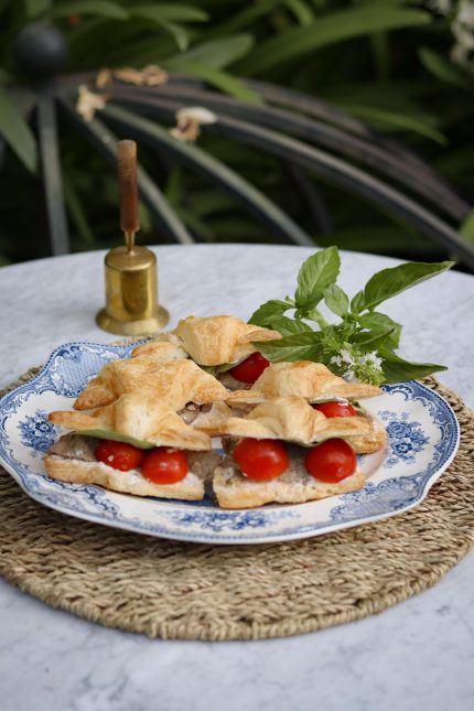 Tap Churrasco Tomate Albahaca Pan Croissant - 25 Unidades